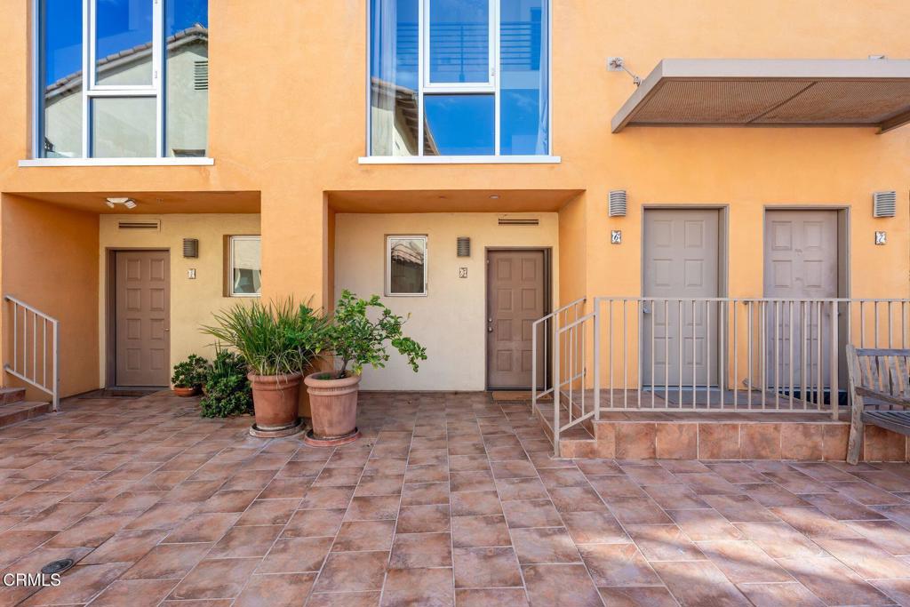 285 N Ventura Avenue 5