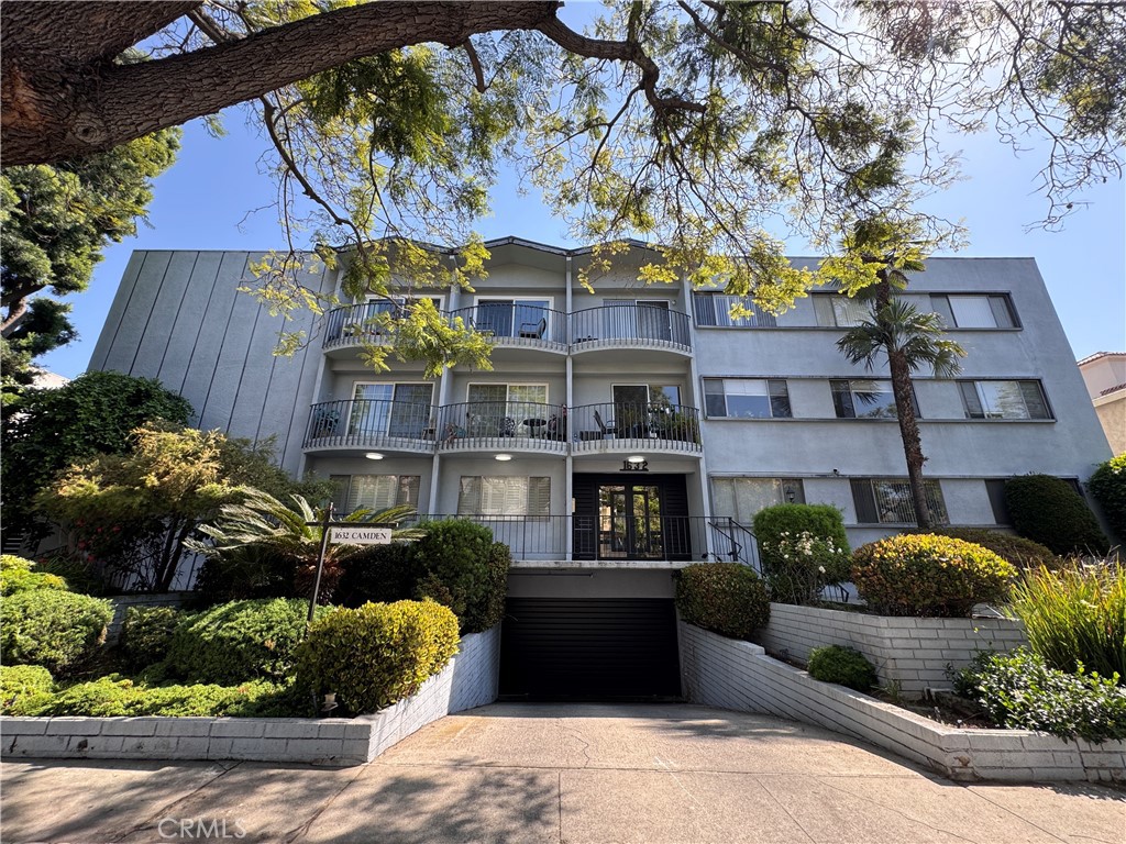 Welcome to a beautifully maintained apartment in the heart of West Los Angeles. This bright and inviting home offers an open floor plan with abundant natural light, a modern kitchen with updated cabinetry and appliances, spacious bedrooms with generous closet space, and a sleek, well-appointed bathroom. Enjoy the convenience of on-site laundry and assigned parking, all within a prime location just minutes from UCLA, Westwood Village, Century City, and an array of shops, restaurants, and entertainment options. With easy access to major freeways and public transportation, this unit is perfect for those seeking comfort, style, and unbeatable convenience in one of LA’s most desirable neighborhoods.