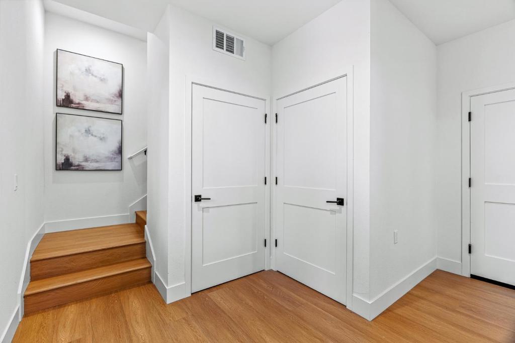 943 Woodside Road