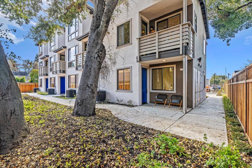 943 Woodside Road
