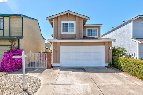 Photo of 5440 TWILIGHT CMN, Fremont, CA 94555 (MLS # 41144133)