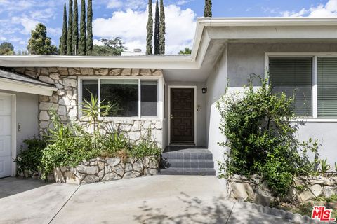 Photo of 15508 Royal Ridge Road, Sherman Oaks, CA 91403 (MLS # 26710253)