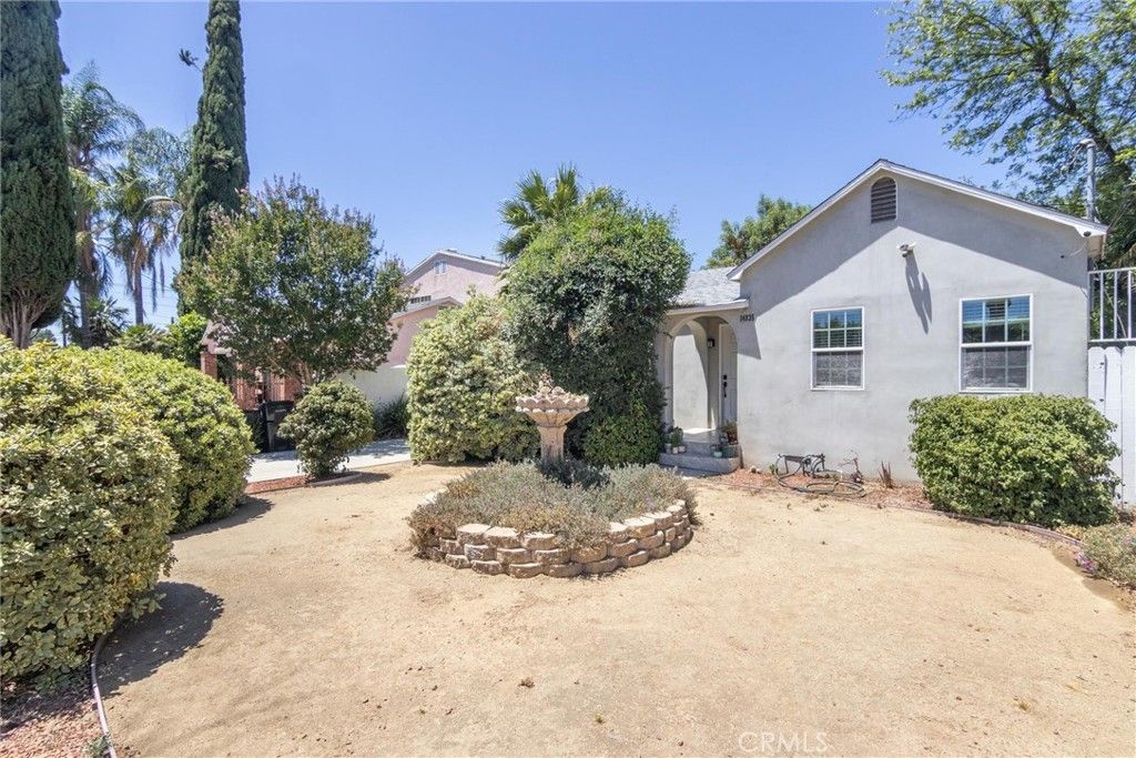 Photo of 14835 Kittridge Street, Van Nuys, CA 91405 (MLS # SR25154433)