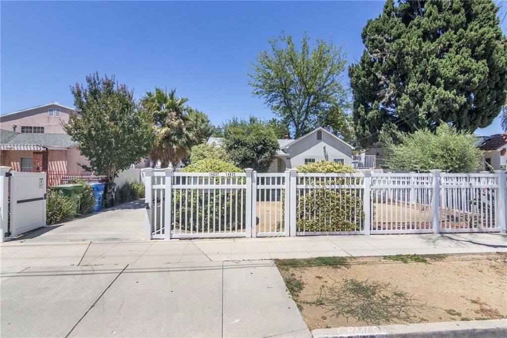 Photo of 14835 Kittridge Street, Van Nuys, CA 91405 (MLS # SR25154433)