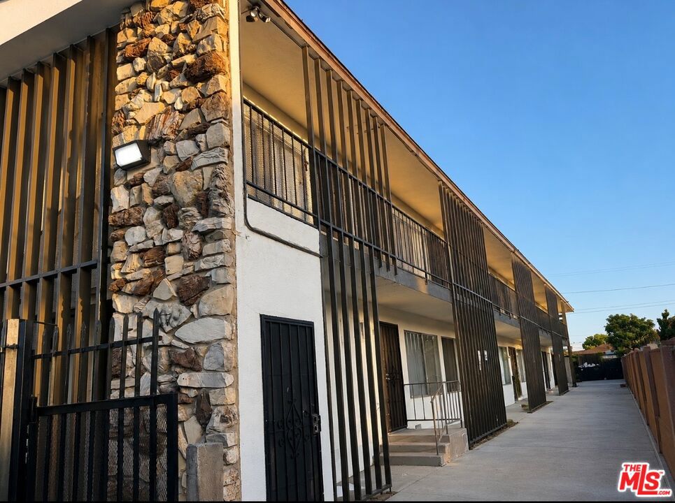 538 W 82nd Street