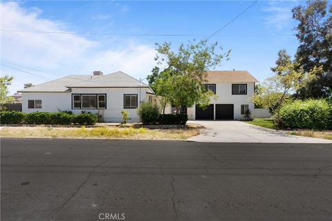 Photo of 421 W Sun Avenue, Redlands, CA 92374 (MLS # OC25112523)