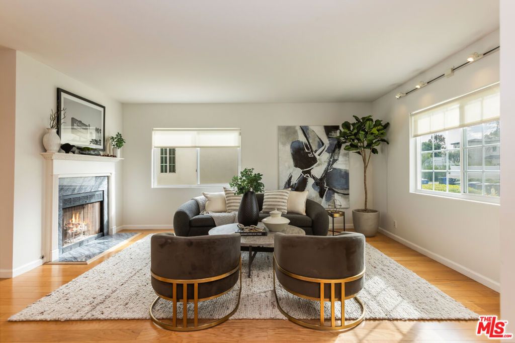 Photo of 5044 Varna Avenue, Sherman Oaks, CA 91423 (MLS # 25610001)