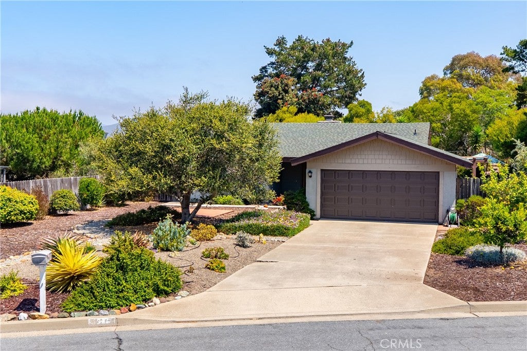 1340 Bay Oaks