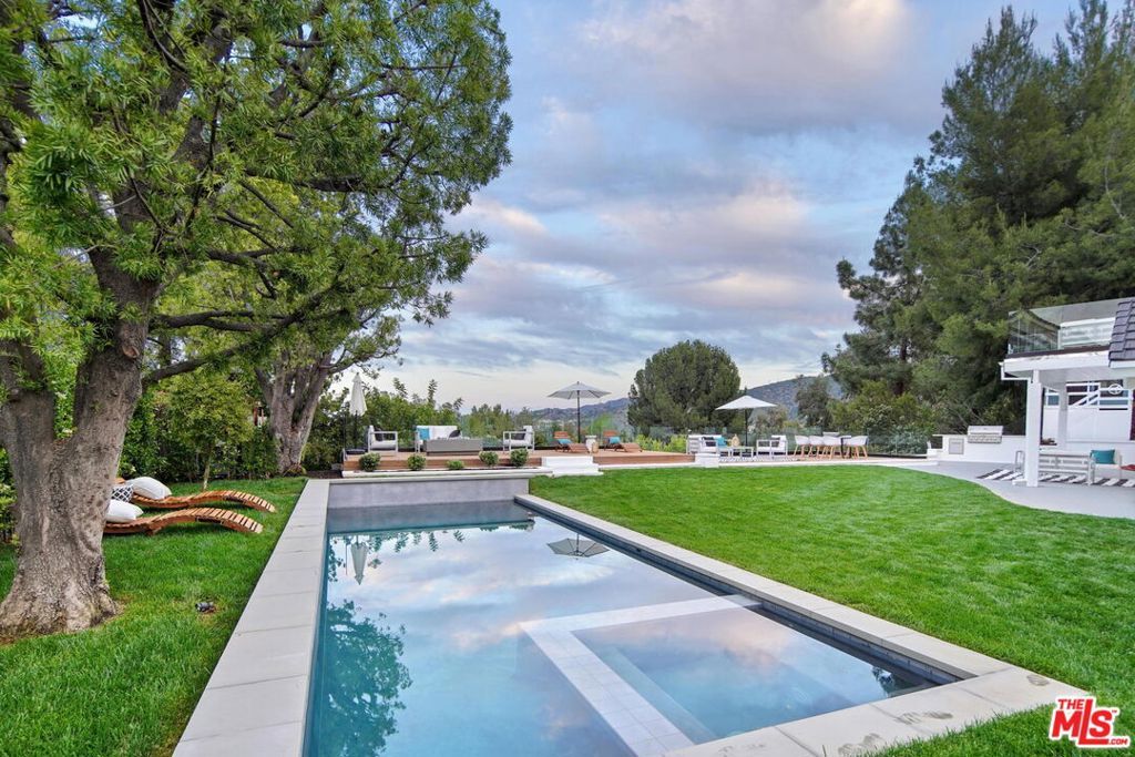 Photo of 4050 Clarinda Drive, Tarzana, CA 91356 (MLS # 26637455)