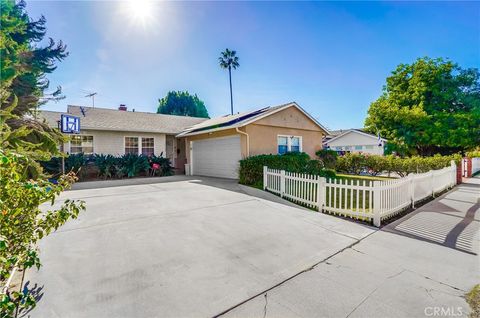 Photo of 12528 Albers Street, Valley Village, CA 91607 (MLS # SR26039441)