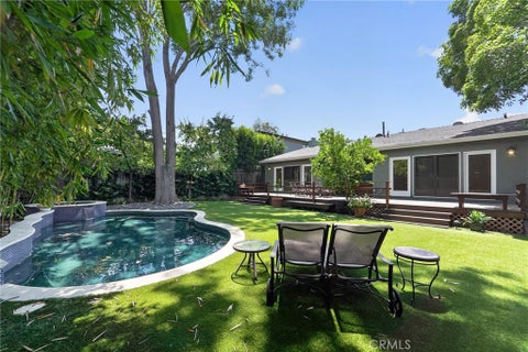 Photo of 13047 Dickens Street, Studio City, CA 91604 (MLS # SR26121384)