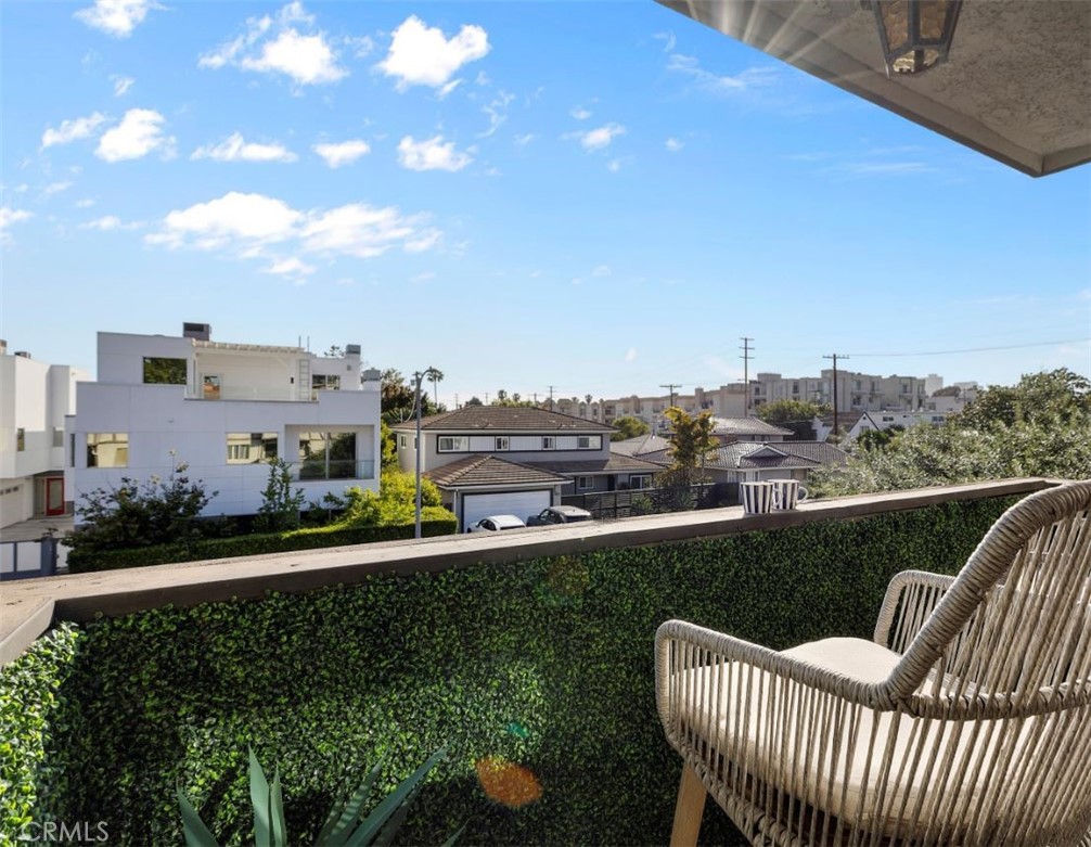 1914 Corinth Avenue 201