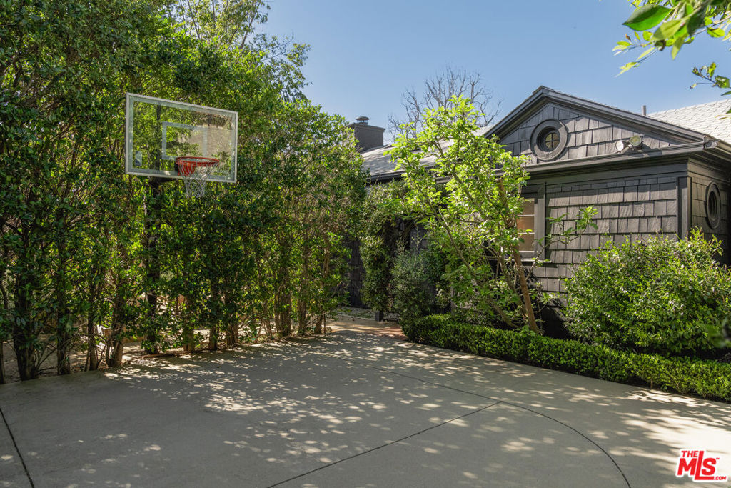 250 S Chadbourne Avenue