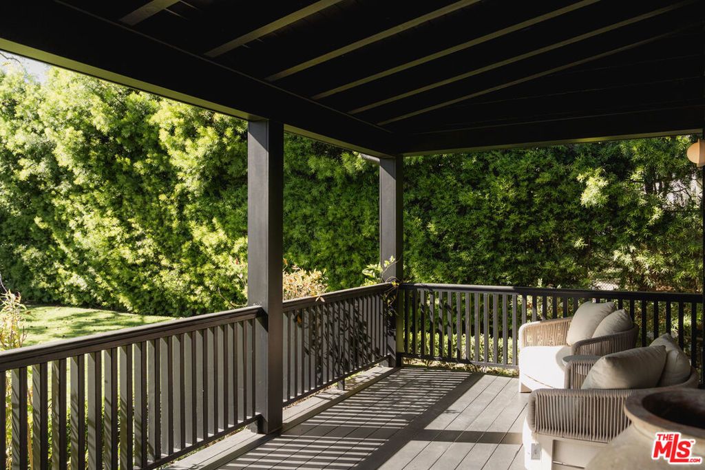 Photo of 250 S Chadbourne Avenue, Los Angeles, CA 90049 (MLS # 26667109)