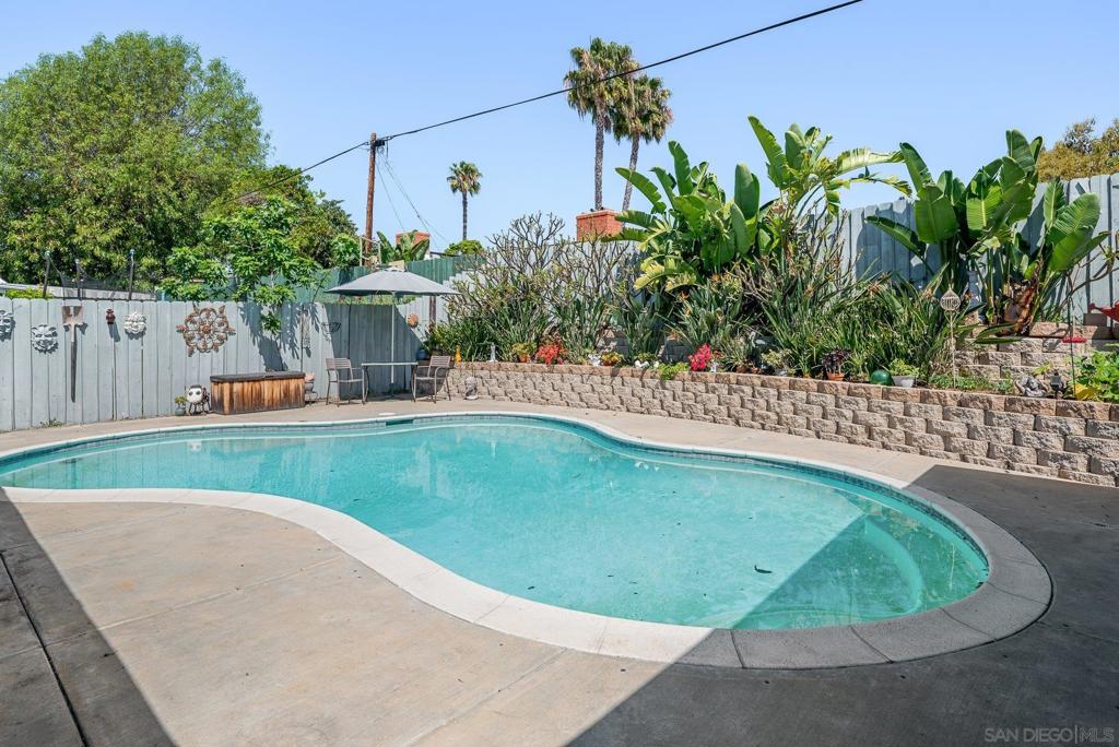 6353 Lake Albano Ave