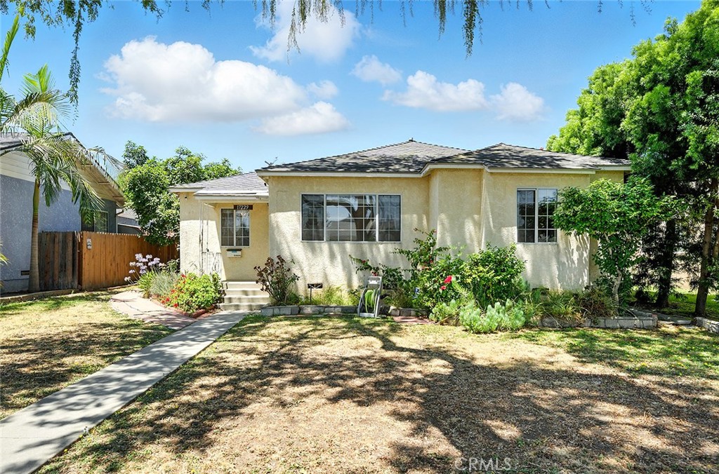 Possibility Waits in Torrance!
Located on a quiet, tree-lined street in desirable Northeast Torrance, this 3-bedroom, 2-bathroom home offers a rare chance to transform a classic mid-century property into your dream home. With a 6,126 sq. ft. lot, there’s plenty of room to reimagine, expand, or rebuild. With alley access, it’s also a perfect setup to add an Accessory Dwelling Unit (ADU).
In addition to the main living area and dining area, the home includes a large kitchen with lots of storage, a bonus area off the kitchen and two bonus rooms off the detached garage.
This is a fixer-upper with solid bones and endless potential, ideal for savvy buyers ready to roll up their sleeves. The spacious backyard, long driveway, and detached garage offer flexibility for future improvements.
Conveniently located near parks, highly rated schools, shopping, and freeways, this is your opportunity to bring your vision to life in one of the South Bay’s most sought-after cities. Don’t miss your chance to unlock the value in this Torrance gem!