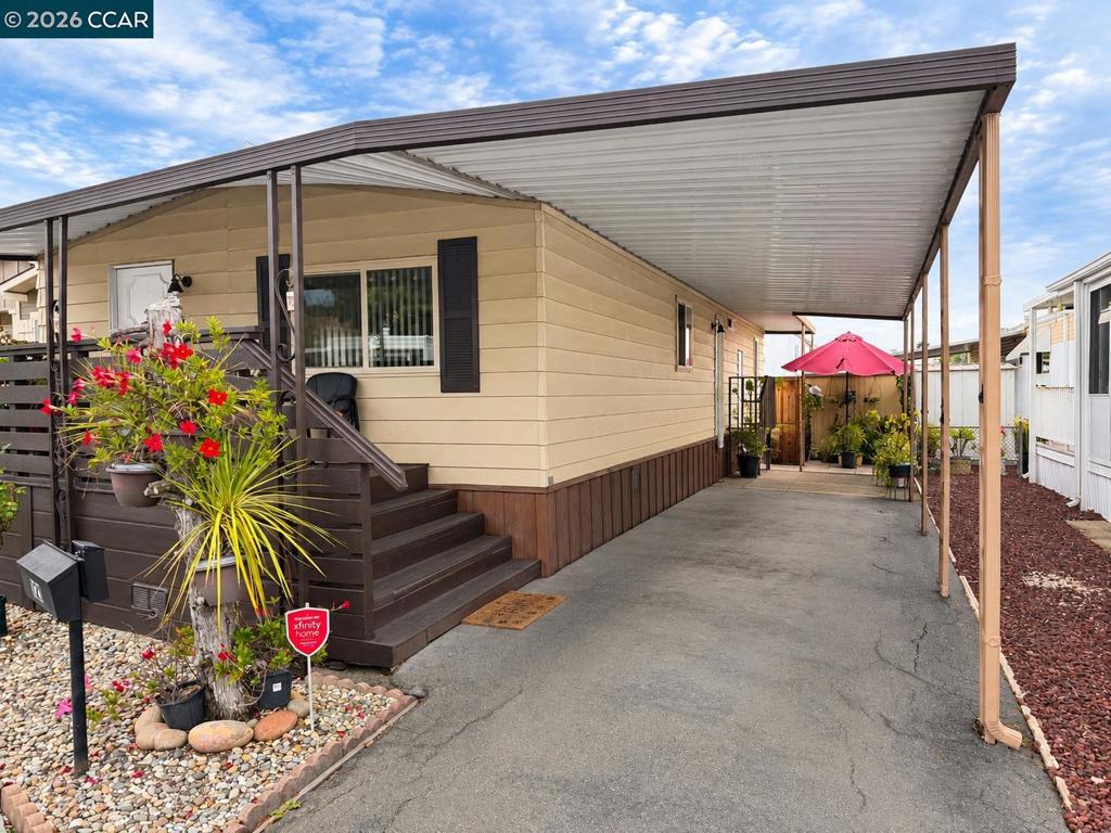 121 Leanne Ln