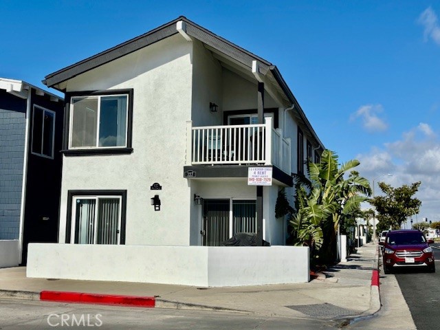 This single story upper 4-bedroom 2 bath condo was built in 2008 and is located on the corner of 29th Street & Balboa Blvd on the Newport Peninsula in the 100 block and only a few houses to the ocean. The unit has ocean view from the living room and front balcony, vaulted ceilings throughout and extremely large bedrooms, travertine floors, granite countertops in the kitchen and bathrooms, stainless steel appliances including refrigerator, and washer/dryer hook-ups. The unit has crown molding throughout and extremely high-end finishes. There is a granite and travertine fireplace in the living room and private garage. This is a 1-year lease or longer. Available September 1-15th, available furnished or unfurnished.