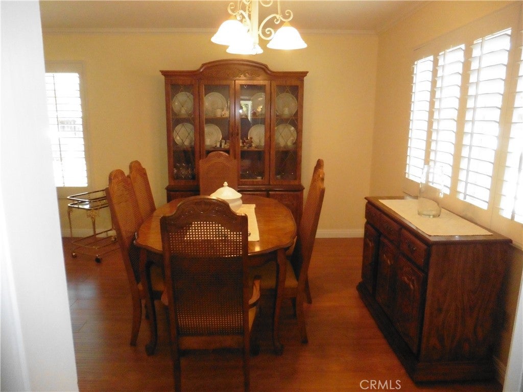 706 W Wistaria