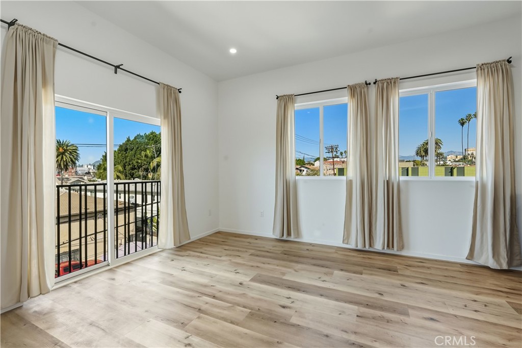 121 1/2 S Coronado Street