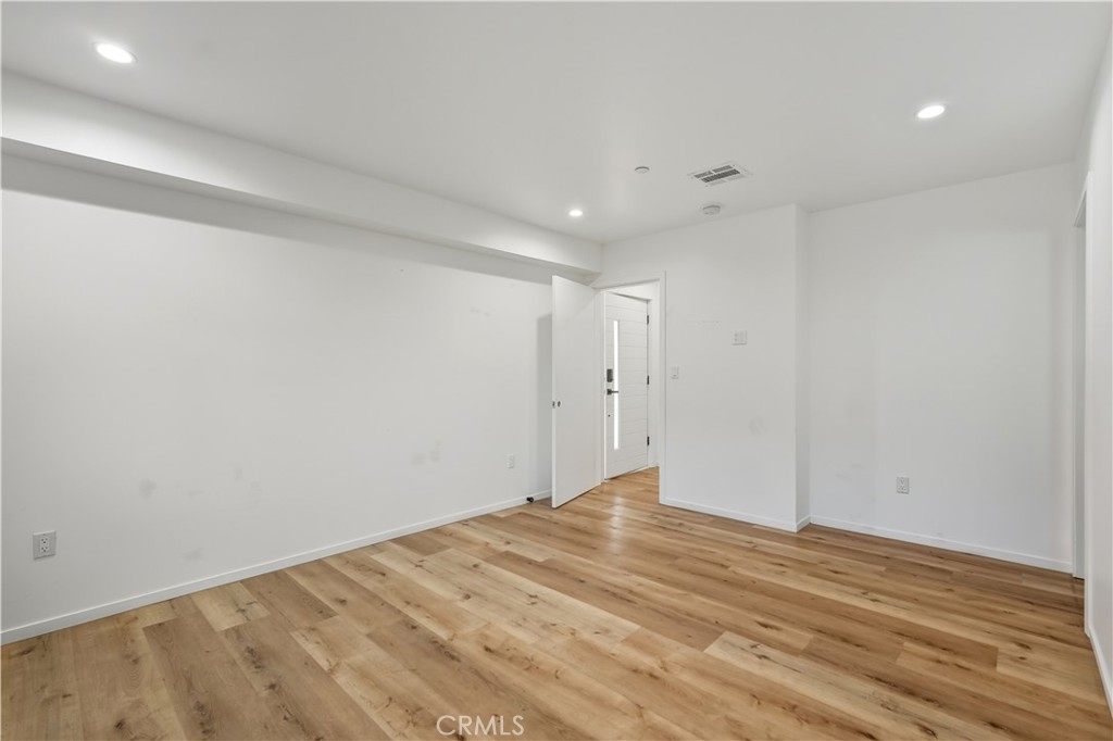 121 1/2 S Coronado Street