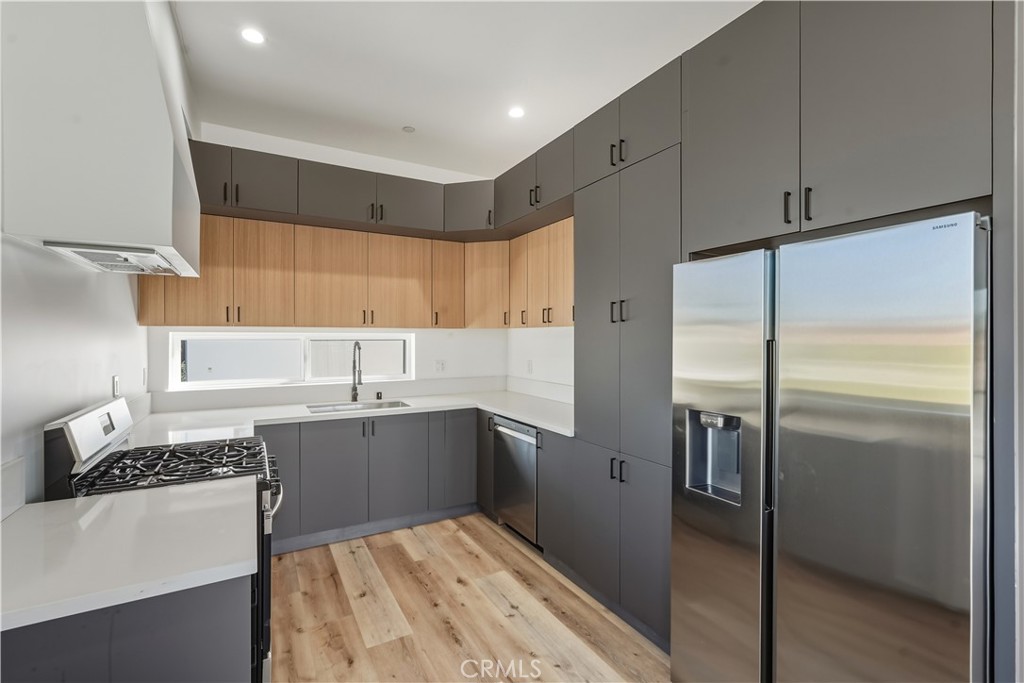 121 1/2 S Coronado Street