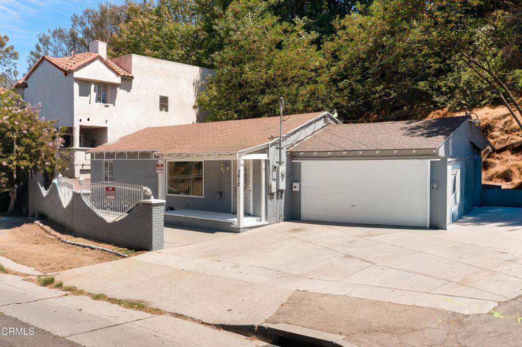 Spacious Single-Family Home in Studio City! Enjoy easy access to entertainment, restaurants, parks, and major freeways from this well-situated home. Inside, you're welcomed by two large family rooms, ideal for everyday living and holiday gatherings. Fresh interior paint, recessed lighting, and brand-new carpet create a bright, move-in-ready feel. The kitchen features a large stovetop and flows to a dedicated laundry room with a washer and dryer included. Practical perks include gated parking and a large two-car driveway. The home is pet-friendly, and appliances are included. Don't miss this opportunity in a prime LA location.