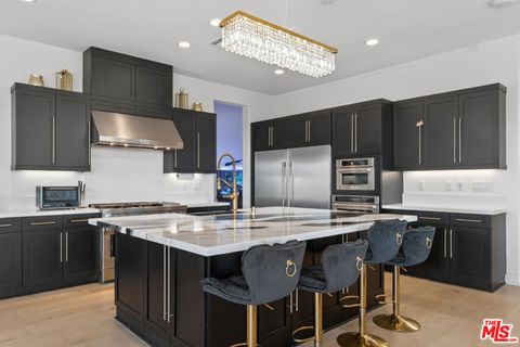 Tiny photo for 21166 Canyon View Place, Chatsworth, CA 91311 (MLS # 25585659)
