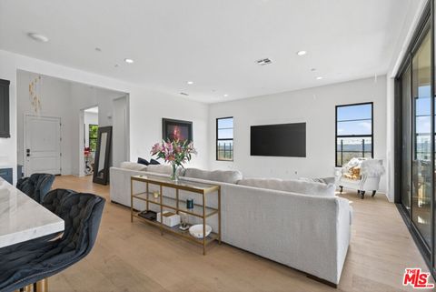 Tiny photo for 21166 Canyon View Place, Chatsworth, CA 91311 (MLS # 25585659)