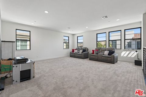 Tiny photo for 21166 Canyon View Place, Chatsworth, CA 91311 (MLS # 25585659)