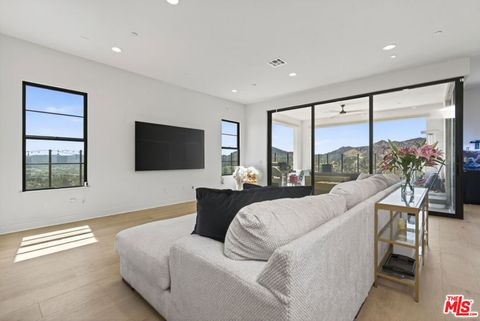 Tiny photo for 21166 Canyon View Place, Chatsworth, CA 91311 (MLS # 25585659)