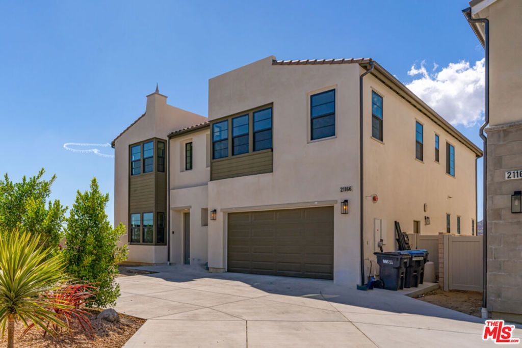 Photo of 21166 Canyon View Place, Chatsworth, CA 91311 (MLS # 25585659)