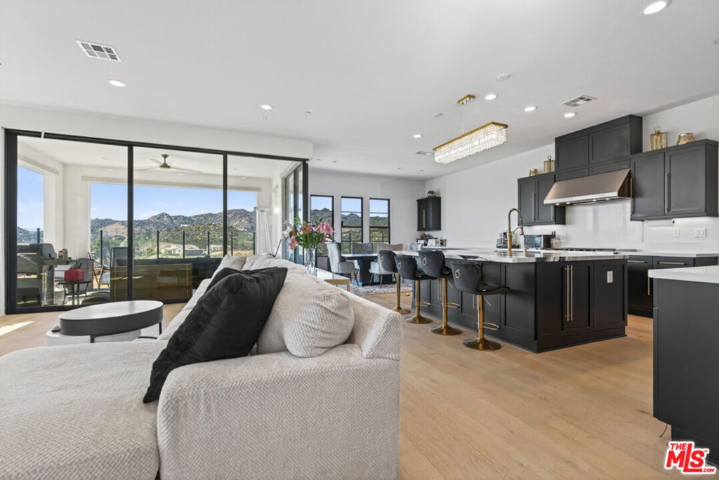 Photo of 21166 Canyon View Place, Chatsworth, CA 91311 (MLS # 25585659)