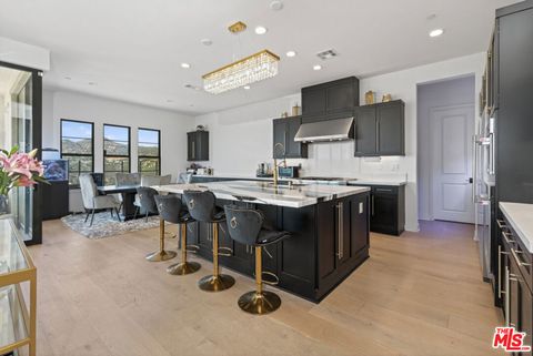Tiny photo for 21166 Canyon View Place, Chatsworth, CA 91311 (MLS # 25585659)