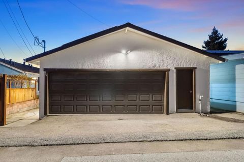 Photo of 404 Monterey Avenue, Capitola, CA 95010 (MLS # ML82035702)