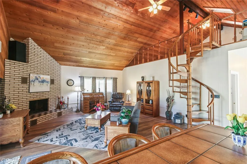 Long Beach, California 90808, United States, 3 Bedrooms Bedrooms, ,2 BathroomsBathrooms,Residential,Active,168925