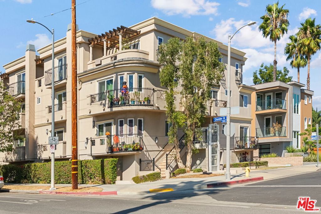 Photo of 5401 Morella Avenue #4, Valley Village, CA 91607 (MLS # 25605175)
