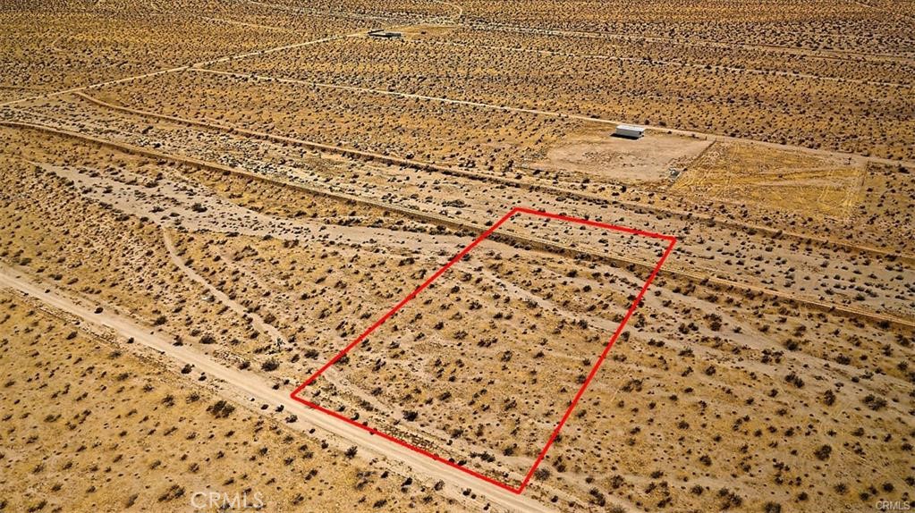 Property for sale near Shadow Mountain Area of Adelanto. Enjoy getting away and discover the perfect blend of comfort and country living. Got Toys?
