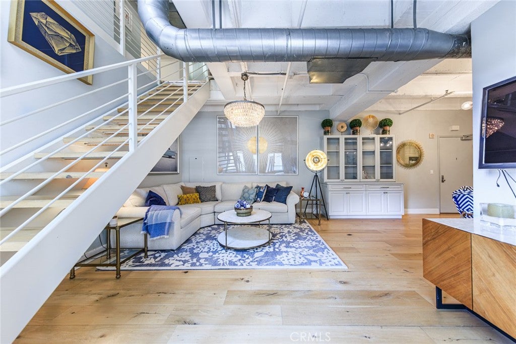 6253 Hollywood 707