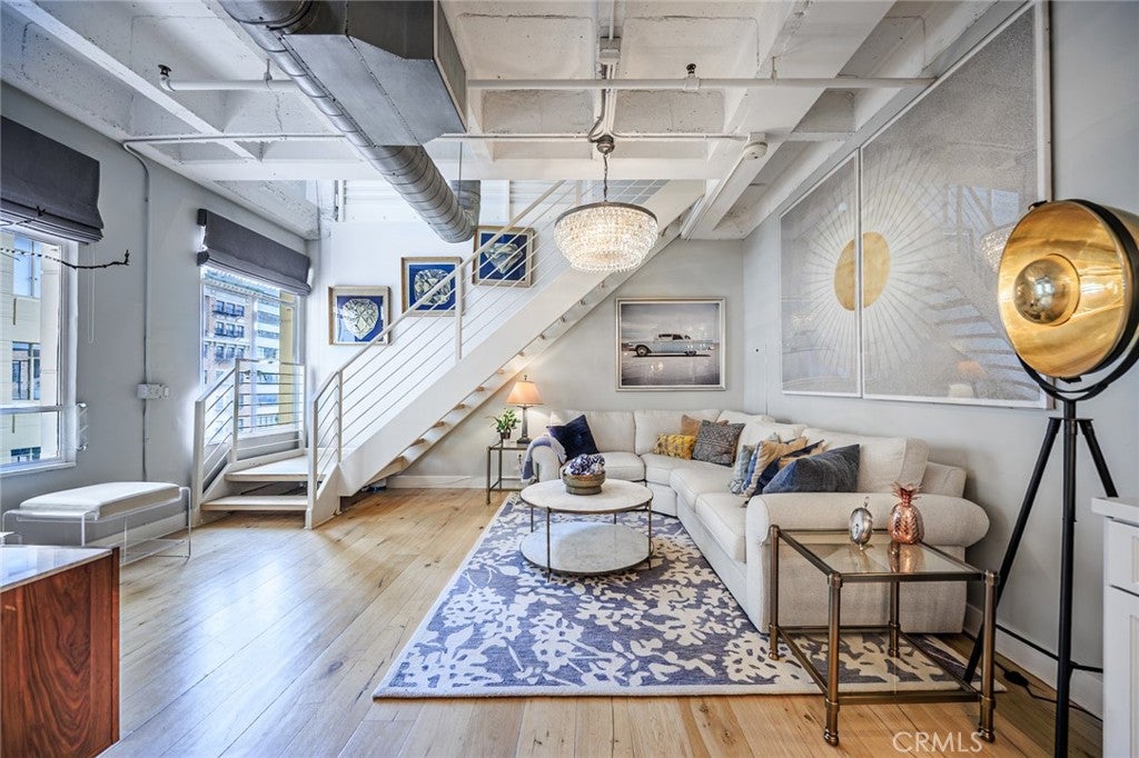 6253 Hollywood 707