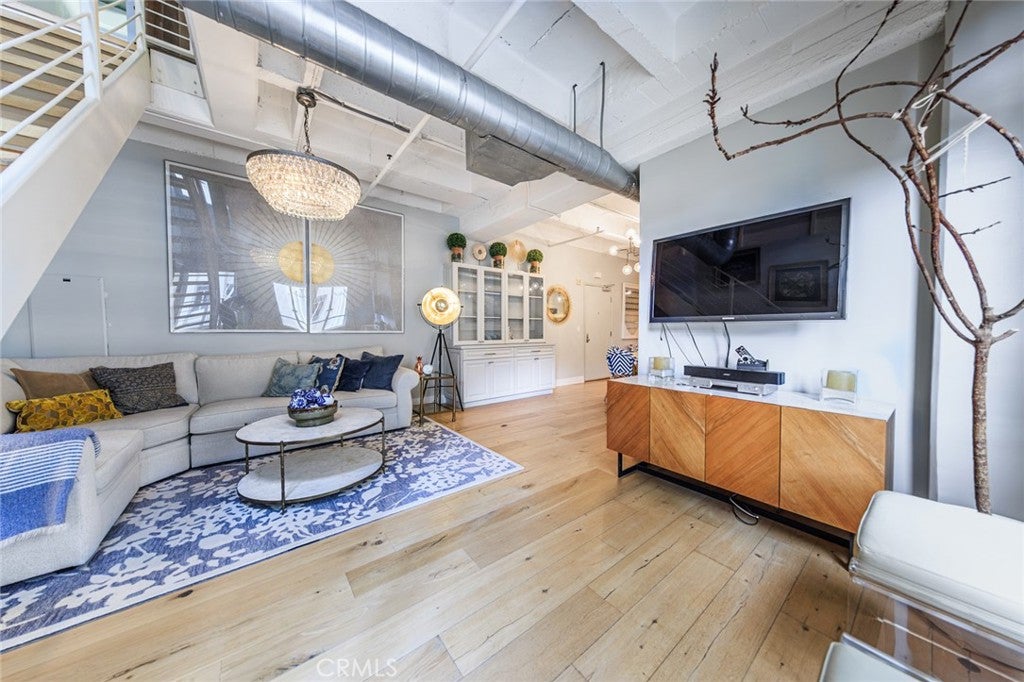 6253 Hollywood 707
