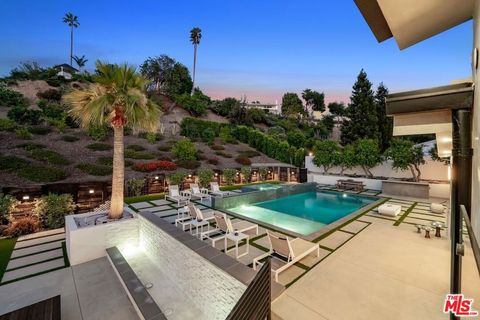 Photo of 20226 Lorenzana Drive, Woodland Hills, CA 91364 (MLS # 26646433)