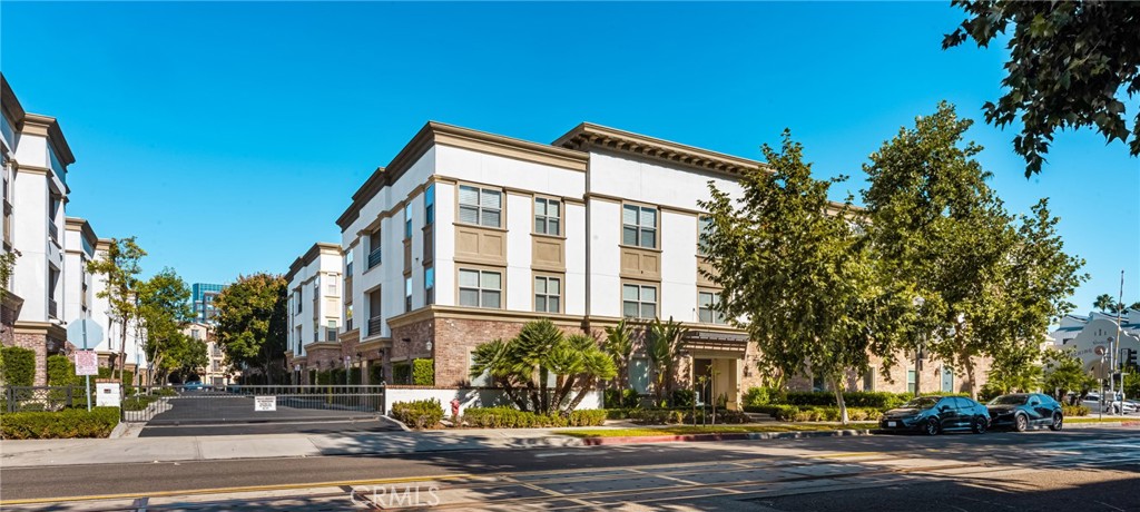 425 S Anaheim Boulevard 3