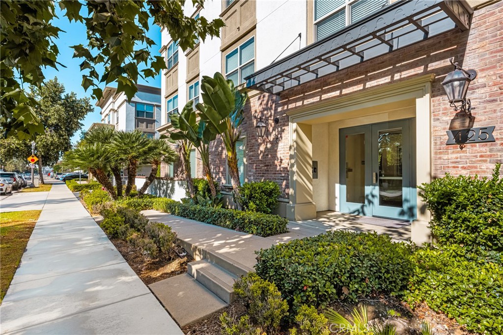 425 S Anaheim Boulevard 3