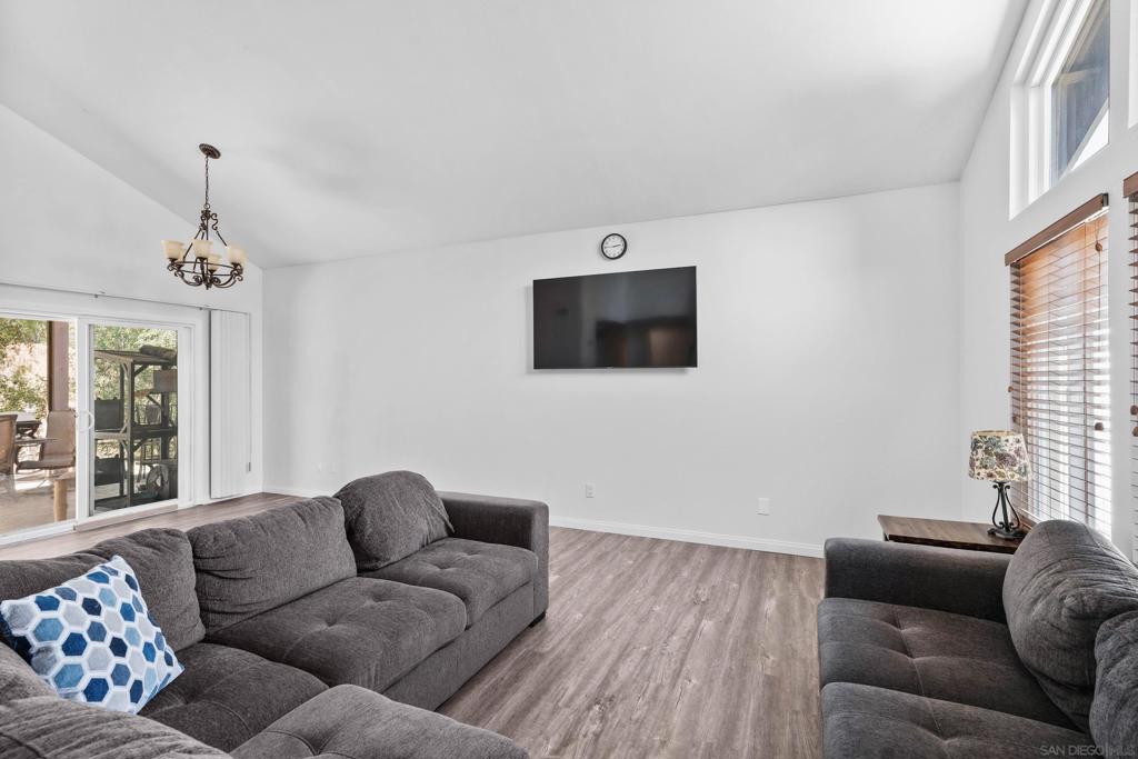 8885 Burkshire Pl