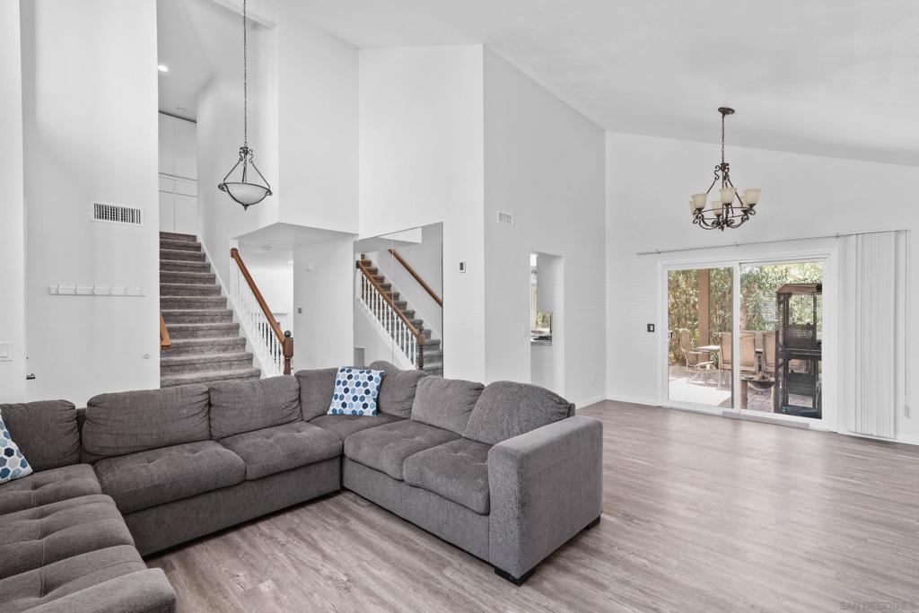 8885 Burkshire Pl
