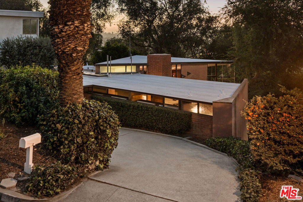 1949 W Micheltorena Street