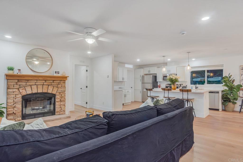 2203 Hyde Park
