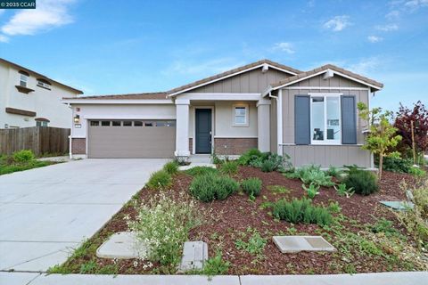 557 Oakham Dr Vacaville CA 95687