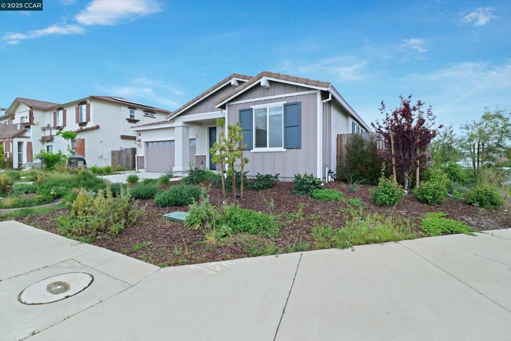 557 Oakham Dr